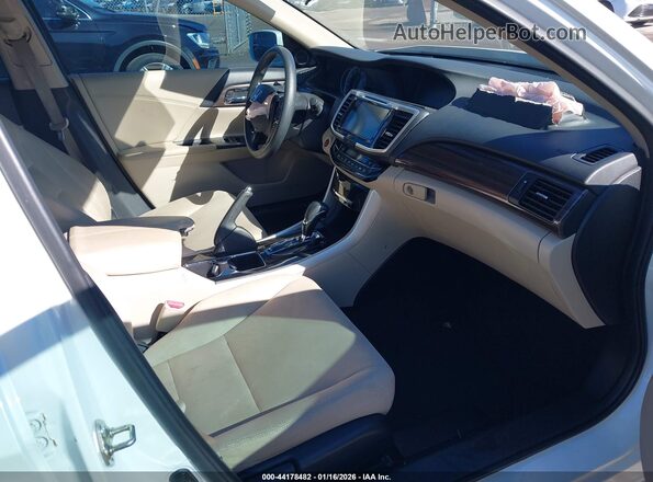 1HGCR2F09HA144613 2017 HONDA ACCORD White Вид салону спереду