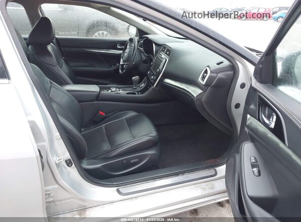 1N4AA6CV9LC369136 2020 NISSAN MAXIMA Серебряный Вид салона спереди