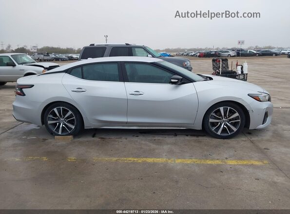 1N4AA6CV9LC369136 2020 NISSAN MAXIMA Серебряный Вид задней части салона