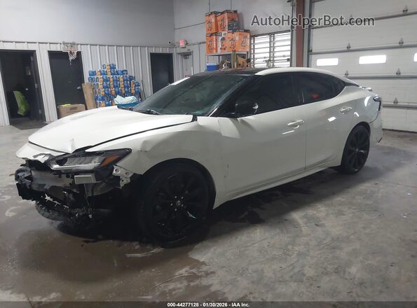 1N4AA6EV2LC367757 2020 NISSAN MAXIMA SR White Առջևի ձախ երեք քառորդ տեսարան