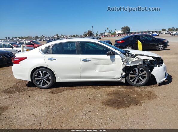 1N4AL3AP1GC292586 2016 NISSAN ALTIMA Белый Вид задней части салона