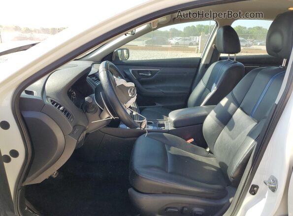 1N4AL3AP5JC276558 2018 NISSAN ALTIMA White Front interior view