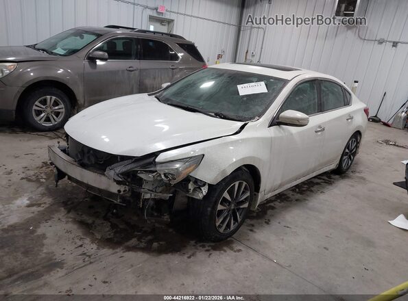1N4AL3AP6HC119714 2017 NISSAN ALTIMA White Vista tres cuartos delantera izquierda