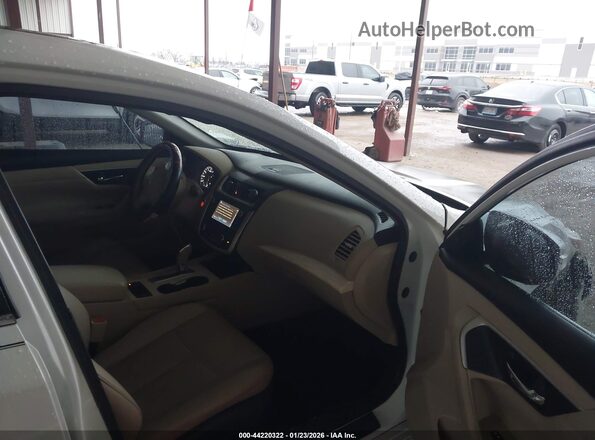 1N4AL3AP9HC226000 2017 NISSAN ALTIMA White Вид салону спереду