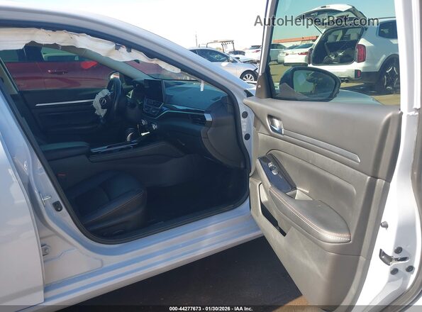 1N4AL4CV1RN317320 2024 NISSAN ALTIMA Silver Front interior view