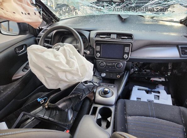 1N4AZ1BVXSC561080 2025 NISSAN LEAF Gray Widok deski rozdzielczej