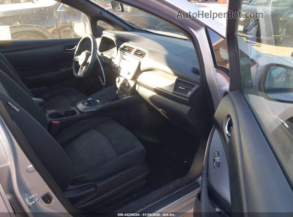 1N4AZ1CP3JC310609 2018 NISSAN LEAF Серебряный 