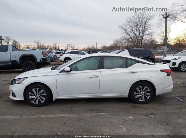 1N4BL4BV6KC116889 2019 NISSAN ALTIMA White 360 interior view