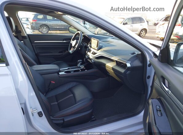 1N4BL4CV1SN361330 2025 NISSAN ALTIMA Gray Front interior view