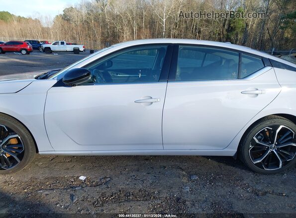 1N4BL4CV1SN361330 2025 NISSAN ALTIMA Gray 360 interior view