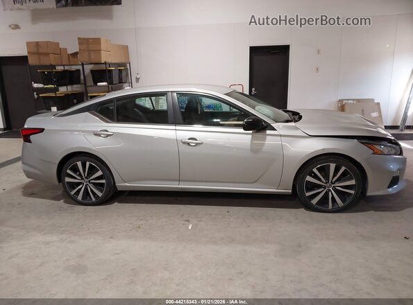 1N4BL4CV2MN372033 2021 NISSAN ALTIMA Silver Widok wnętrza z tyłu