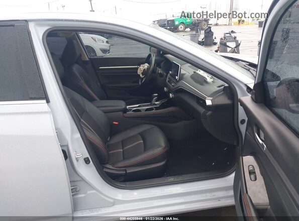 1N4BL4CV7RN402053 2024 NISSAN ALTIMA Light Blue Vista interior delantera