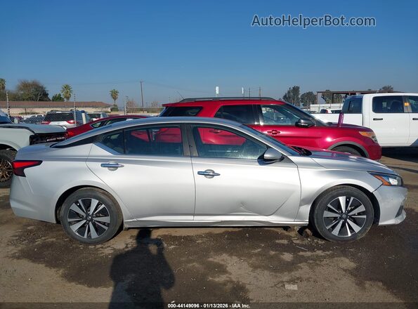 1N4BL4DV1MN334582 2021 NISSAN ALTIMA Silver Սալոնի հետևի տեսք