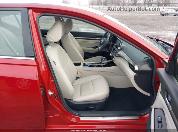 1N4BL4EV0LN306138 2020 NISSAN ALTIMA Red Front interior view