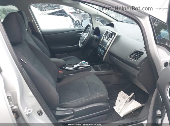 1N4BZ0CP2HC305040 2017 NISSAN LEAF Silver წინა სალონის ხედი