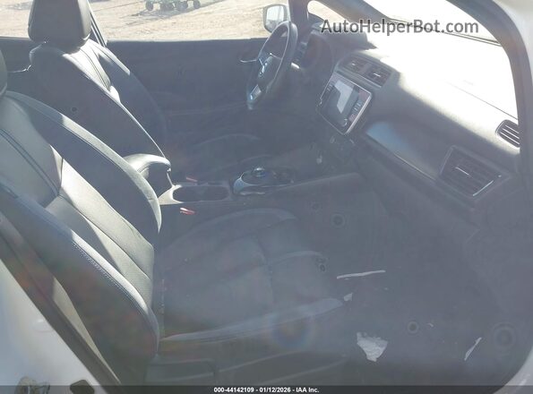 1N4BZ1CP6KC320167 2019 NISSAN LEAF White Front interior view