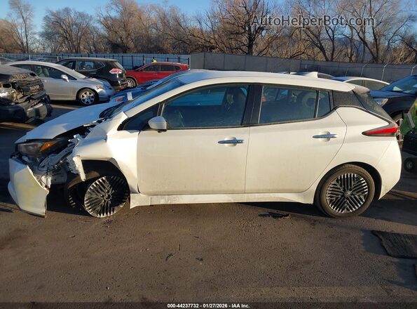 1N4CZ1CV3RC550536 2024 NISSAN LEAF White Vista interior de 360 grados