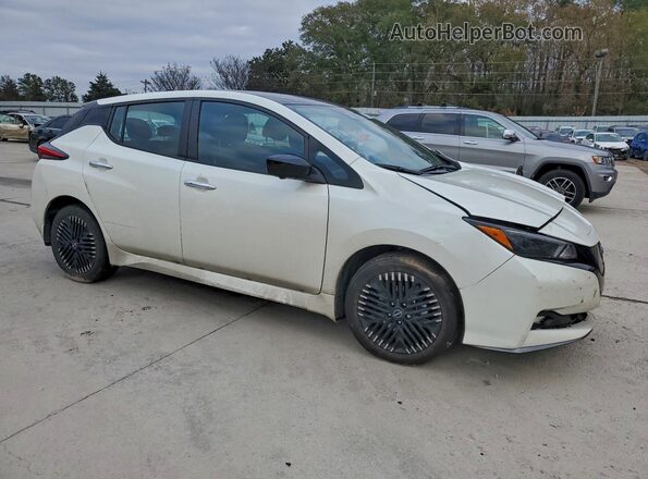1N4CZ1CV7RC550135 2024 NISSAN LEAF White Delantero derecho