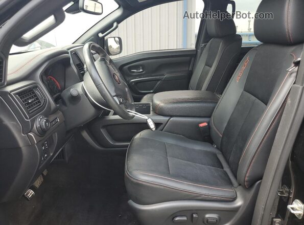 1N6AA1ED5LN507838 2020 NISSAN TITAN Charcoal Widok wnętrza z przodu