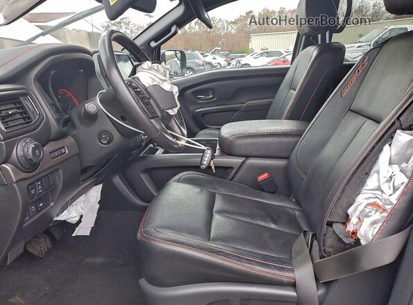 1N6AA1ED5MN503922 2021 NISSAN TITAN Tan Вид салону спереду