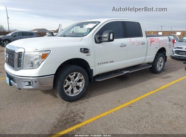 1N6BA1F41HN564628 2017 NISSAN TITAN XD White Vista tres cuartos delantera izquierda