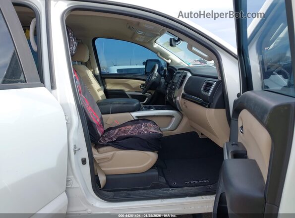 1N6BA1F41HN564628 2017 NISSAN TITAN XD White Vista interior delantera