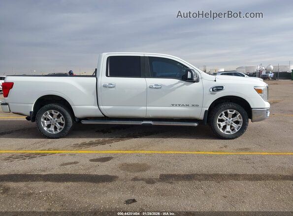 1N6BA1F41HN564628 2017 NISSAN TITAN XD White Vista interior trasera