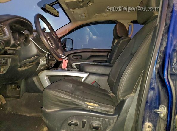 1N6BA1F46HN558601 2017 NISSAN TITAN Blue Widok wnętrza z przodu