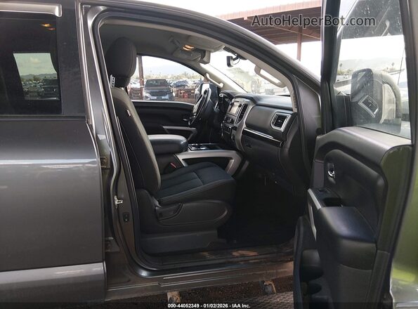 1N6BA1F48HN508198 2017 NISSAN TITAN XD Gray Front interior view