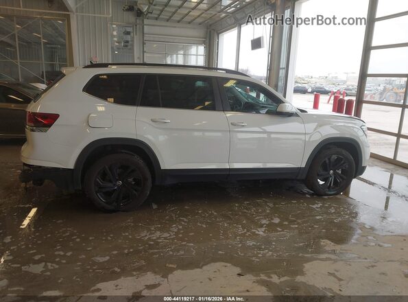1V2JR2CA1PC548834 2023 VOLKSWAGEN ATLAS White Widok wnętrza z tyłu