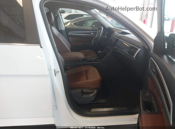 1V2JR2CA1PC548834 2023 VOLKSWAGEN ATLAS White Widok wnętrza z przodu