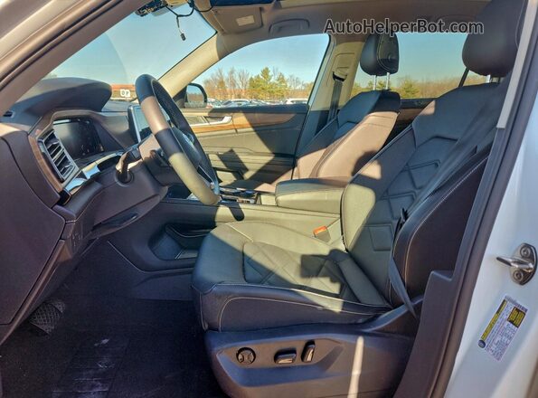 1V2KR2CA5SC535677 2025 VOLKSWAGEN ATLAS White Front interior view