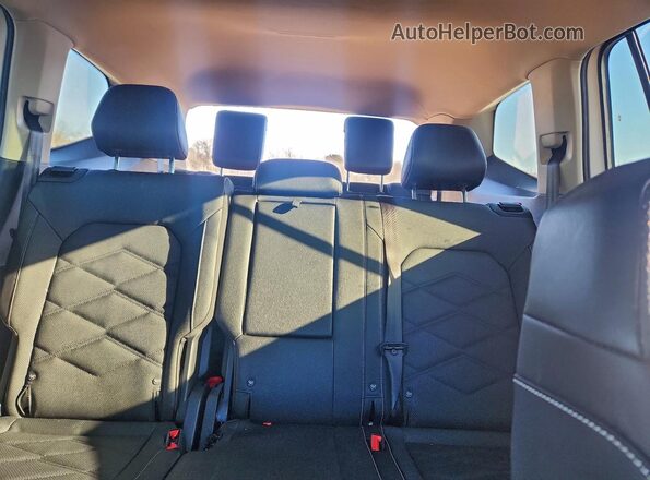 1V2KR2CA5SC535677 2025 VOLKSWAGEN ATLAS White Rear seats view
