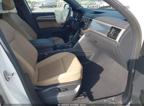 1V2MC2CA4LC206657 2020 VOLKSWAGEN ATLAS White Front interior view