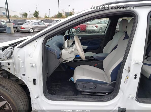 1V2WNPE82PC025587 2023 VOLKSWAGEN ID.4 White Vista interior delantera