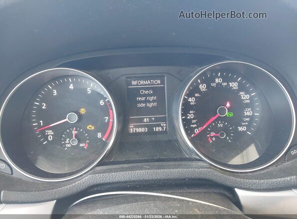 1VWAT7A39HC015214 2017 VOLKSWAGEN PASSAT White Widok tylnych siedzeń