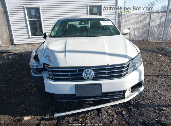 1VWAT7A39HC015214 2017 VOLKSWAGEN PASSAT White Widok zestawu wskaźników