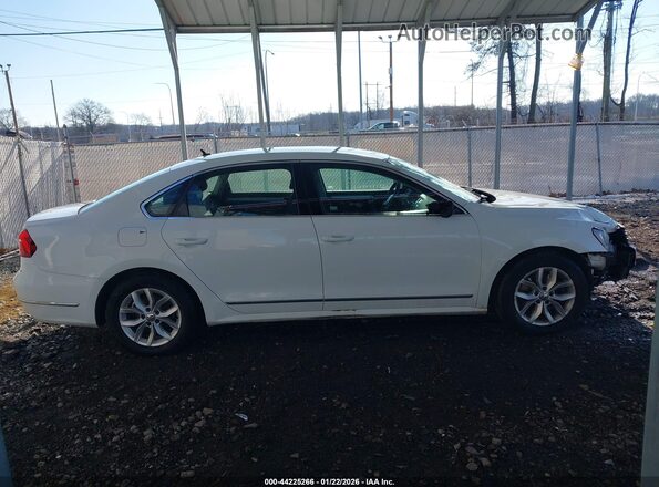 1VWAT7A39HC015214 2017 VOLKSWAGEN PASSAT White Widok wnętrza z tyłu