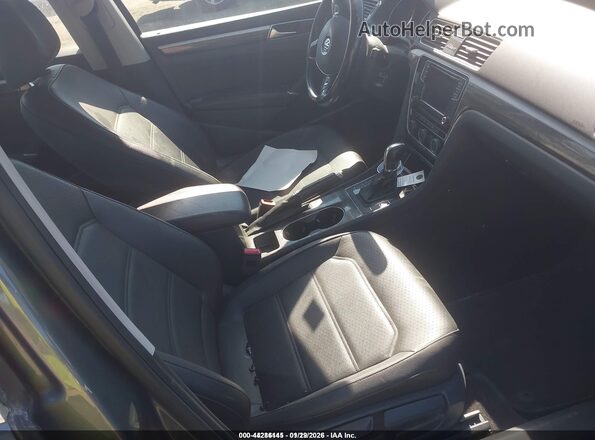 1VWBA7A34JC032034 2018 VOLKSWAGEN PASSAT Серый Вид салона спереди