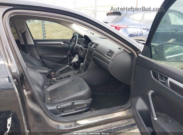 1VWDT7A31HC028634 2017 VOLKSWAGEN PASSAT Black Widok wnętrza z przodu