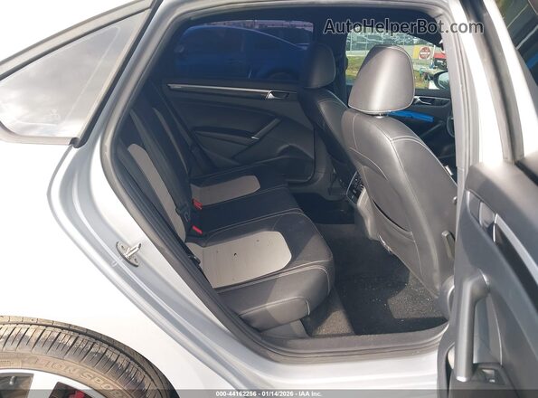 1VWJM7A32JC051183 2018 VOLKSWAGEN PASSAT Silver Widok naklejki z numerem VIN