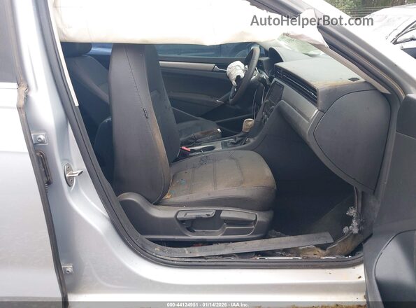 1VWSA7A34MC007977 2021 VOLKSWAGEN PASSAT Silver Вид салону спереду