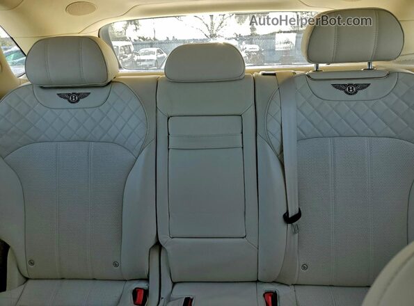 SJAAM2ZV0LC027884 2020 BENTLEY BENTAYGA Black უკანა სალონის ხედი
