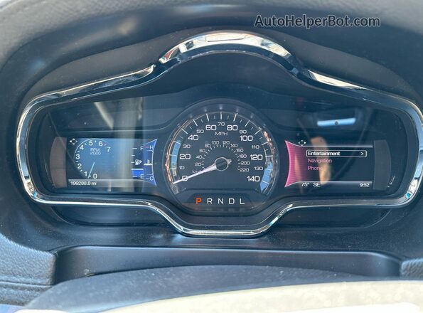 2LMHJ5NK3HBL01668 2017 LINCOLN MKT Black Widok zestawu wskaźników