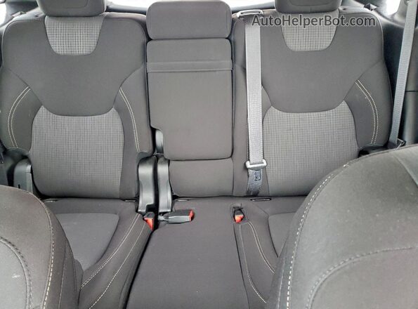 1C4PJLCB8HD233753 2017 JEEP GRAND CHER Red Widok wnętrza z tyłu