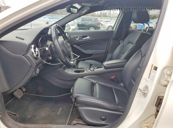 WDCTG4EB7JJ440247 2018 MERCEDES-BENZ GLA-CLASS White Առջևի վահանակի տեսք