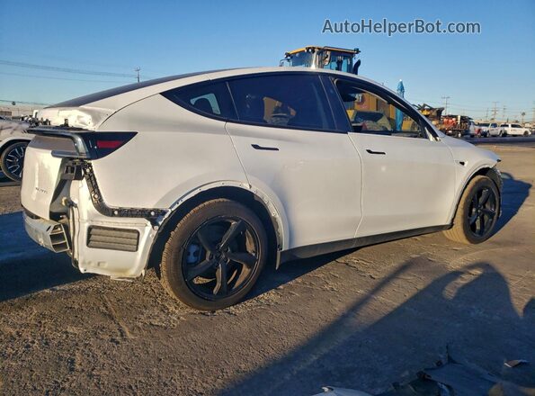 7SAYGDEEXTF377485 2026 TESLA MODEL White Przód prawy