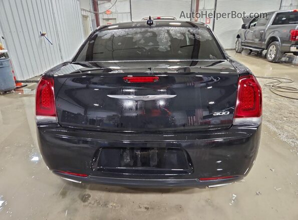 2C3CCAAG0JH320989 2018 CHRYSLER 300 Black Rear view