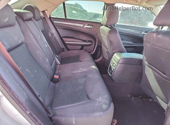 2C3CCAAG8NH221861 2022 CHRYSLER 300 White Rear seats view