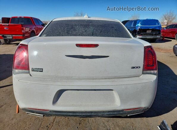 2C3CCAAG8NH221861 2022 CHRYSLER 300 White Rear view